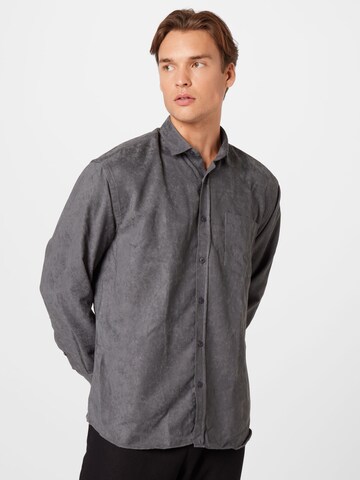 Coupe regular Chemise Trendyol en gris : devant