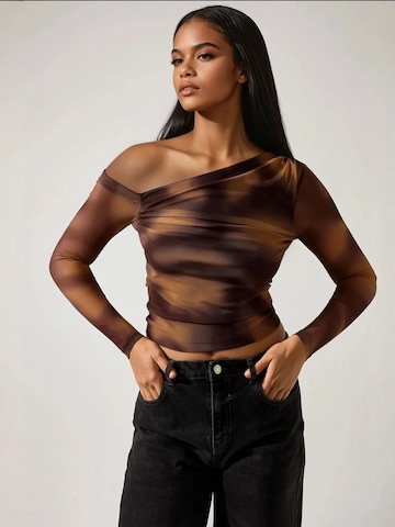Hiccup Shirt in Braun: Vorderseite