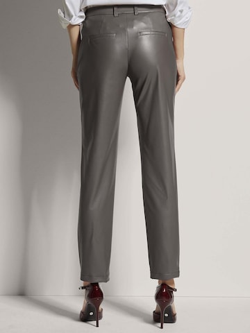 MADELEINE Tapered Hose in Grau