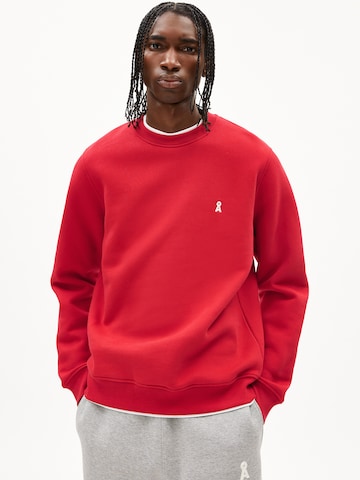 ARMEDANGELS Sweatshirt 'Baaro' in Rood: voorkant