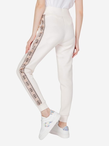 regular Pantaloni sportivi 'BRITNEY JOGGER V2YB15 KB3P2' di GUESS in beige