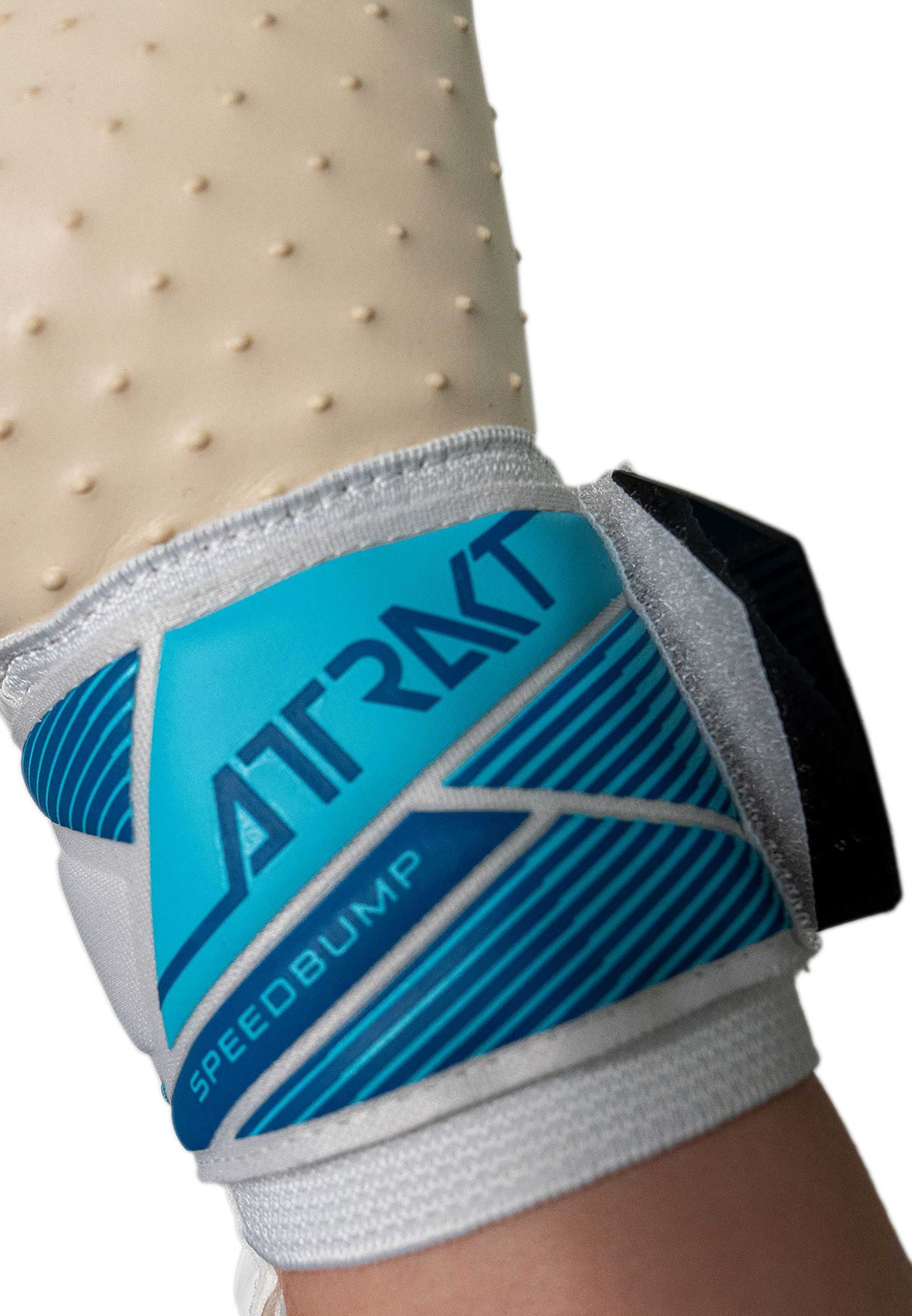 REUSCH Sports gloves 'Attrakt SpeedBump' in White