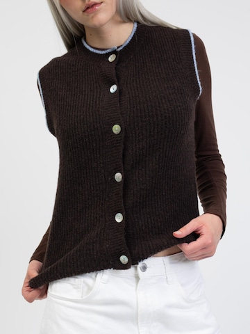 BROKE + SCHÖN Knitted Vest in Brown