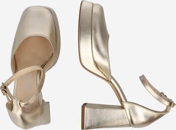 TATA Italia Pumps in Gold