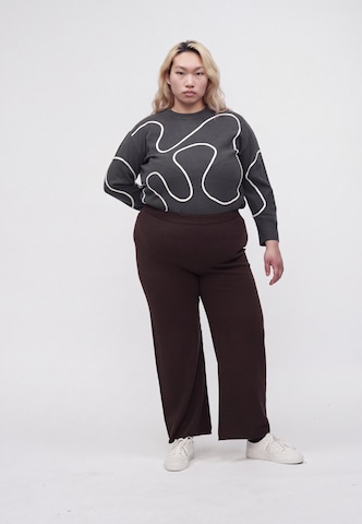 Persona by Marina Rinaldi Loosefit Housut 'ONORATA' värissä ruskea: etupuoli
