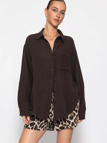 SASSYCLASSY Blouse in Brown: front