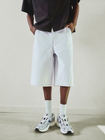 Bershka Wide Leg Farkut värissä valkoinen: etupuoli