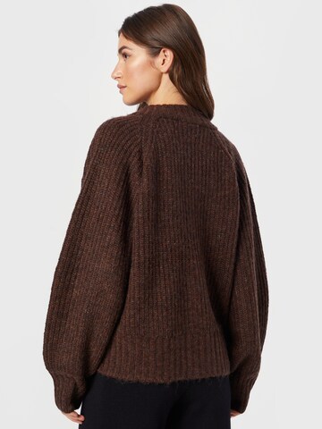 Cardigan 'Kim' Gina Tricot en marron