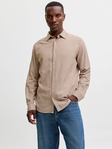 Coupe regular Chemise JACK & JONES en beige : devant