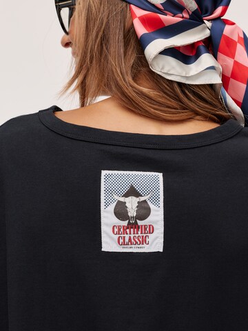 Kamila Šikl Shirt in Black