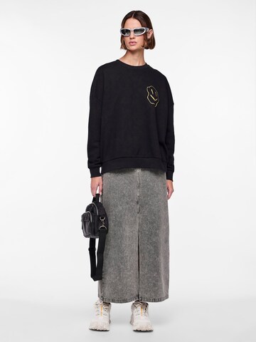 PIECES Sweatshirt in Schwarz