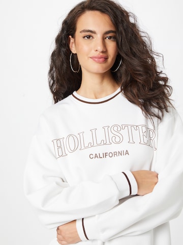 HOLLISTER Суичър в бяло