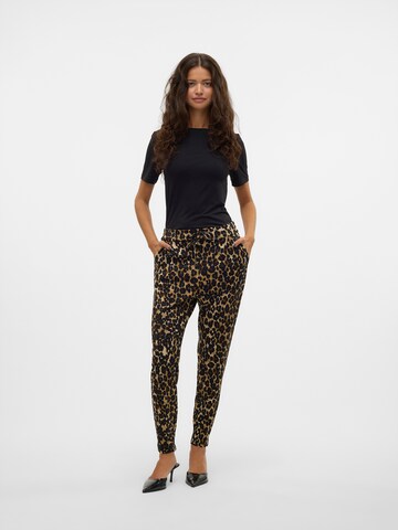 Loosefit Pantaloni con pieghe 'VMEVA' di VERO MODA in marrone