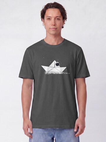T-Shirt 'Astronaut In Paper Boat' Watapparel en gris : devant