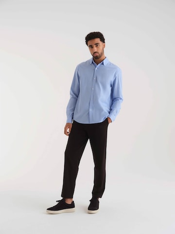 ABOUT YOU x Kevin Trapp Regular fit Button Up Shirt 'Nino' in Blue