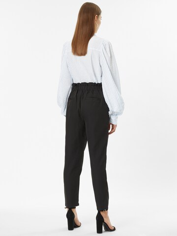 Dorothy Perkins Regular Pleat-front trousers in Black