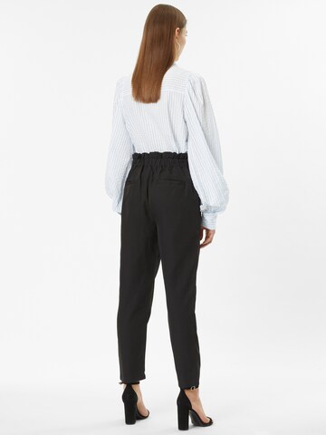 regular Pantaloni con pieghe di Dorothy Perkins in nero