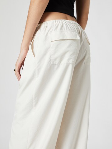 Wide leg Pantaloni 'Lia' di millane in bianco