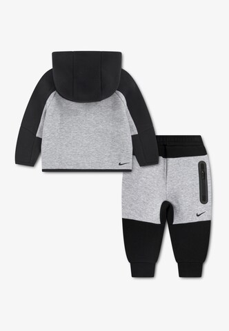 Nike Sportswear Jooksudress 'TECH FLEECE', värv must