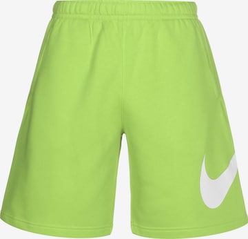 Pantaloni 'Club' de la Nike Sportswear pe verde: față