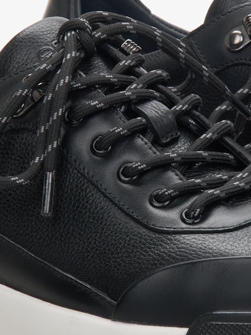 Estro Låg sneaker '124-2' i svart