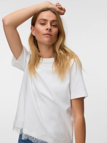 VERO MODA Μπλουζάκι 'VMSara' σε λευκό: μπροστά