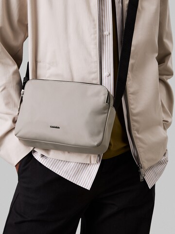 Sac à bandoulière Calvin Klein en gris