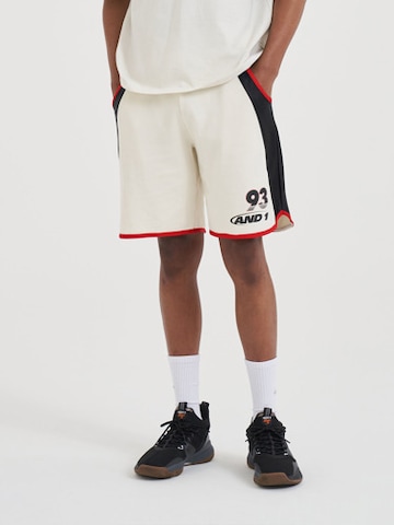 AND1 Regular Shorts in Beige: Vorderseite