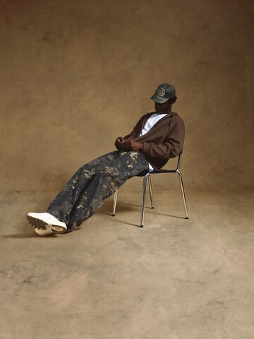 Baggy Pantaloni de la Bershka pe verde