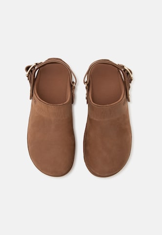 UGG - Socas 'Goldenstar Villa' em castanho