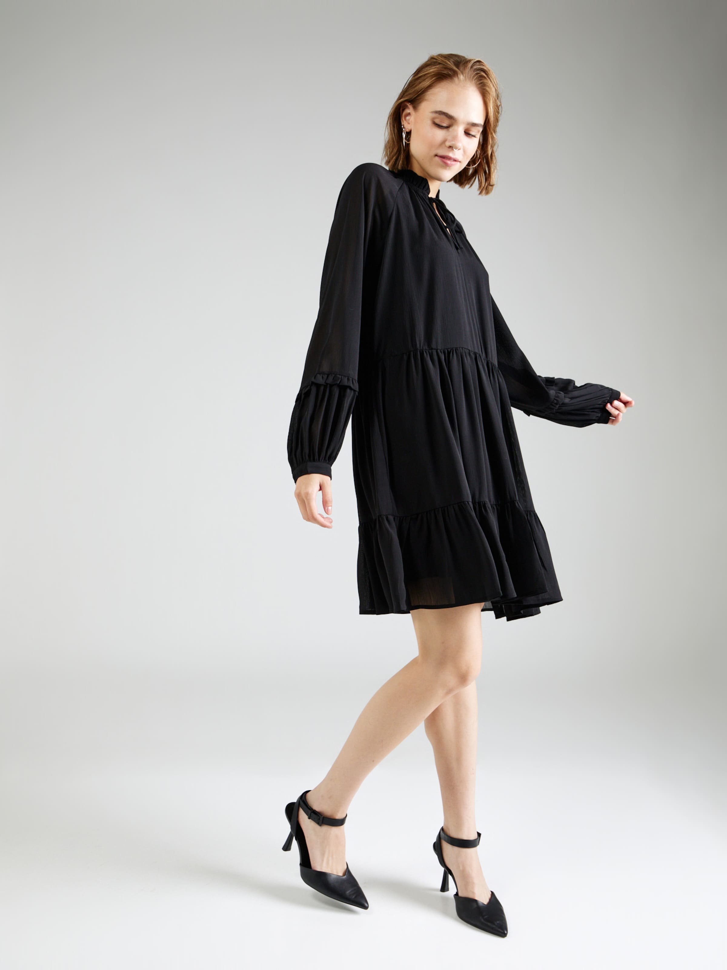 Robe Molly BRACKEN en Noir ABOUT YOU