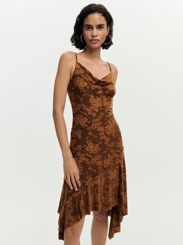 Desigual - Vestido 'Asymmetrical' em castanho: frente