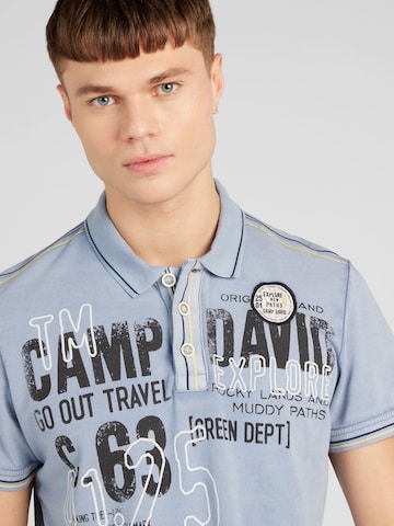 CAMP DAVID T-shirt i blå
