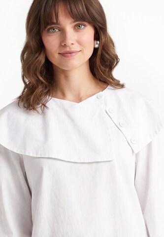Usha - Blusa en blanco