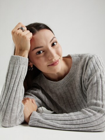 VERO MODA - Jersey 'VMSTORM' en gris