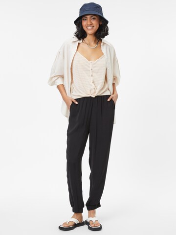 ABOUT YOU Tapered Bukser 'Jiline' i sort