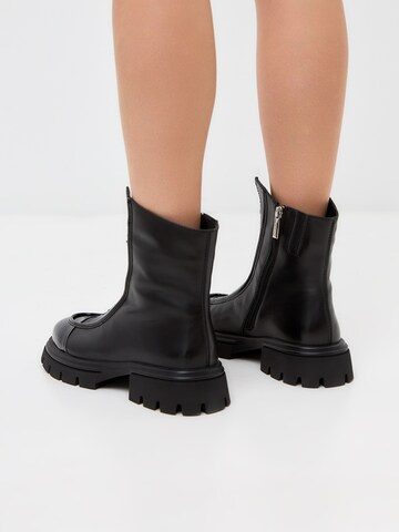 CESARE GASPARI Ankle Boots in Black