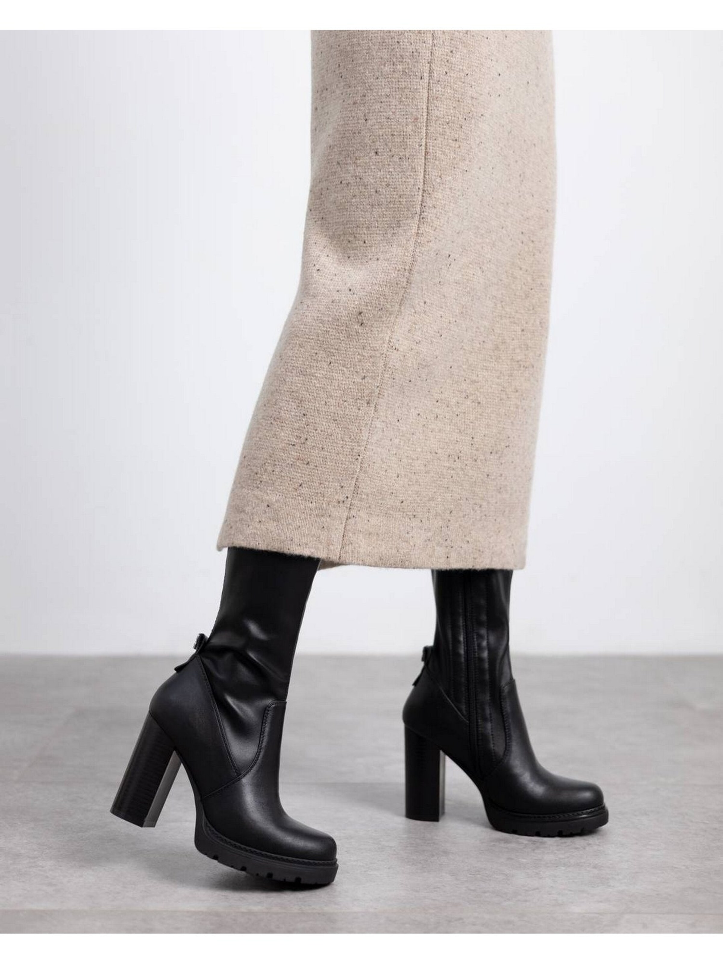 Boots 'Stivale Tacco - 172924' di Refresh in nero