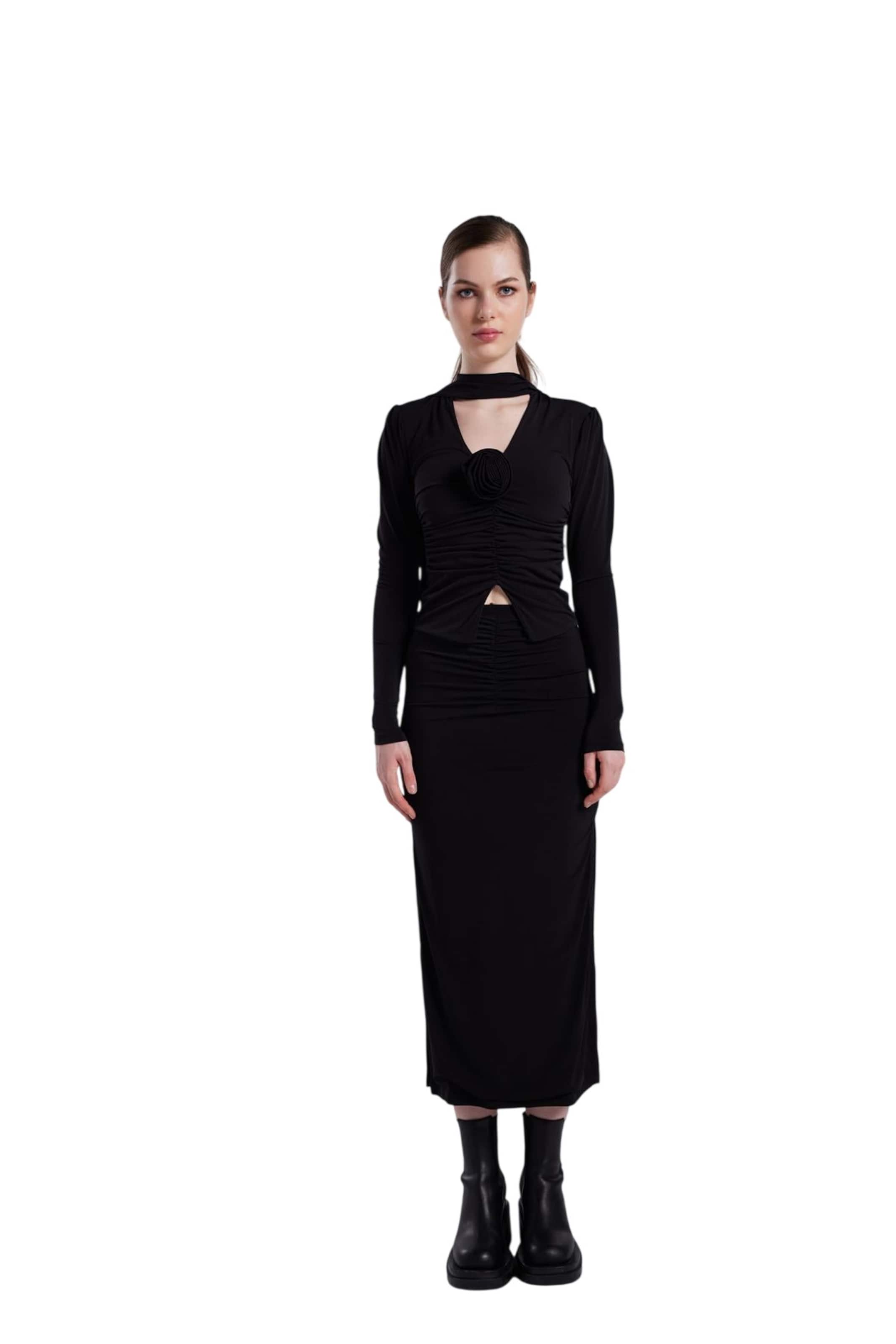 HOLLY LOLLY Skirt in Black: front