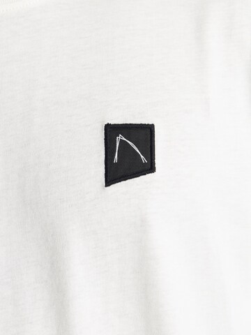 T-Shirt 'Trez' CHASIN' en blanc