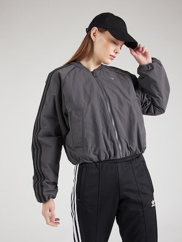 Veste mi-saison ADIDAS ORIGINALS en gris : devant