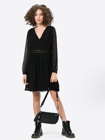 Robe 'Enie' ABOUT YOU en noir