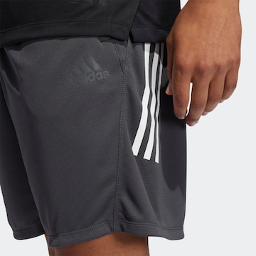 regular Pantaloni sportivi di ADIDAS SPORTSWEAR in grigio