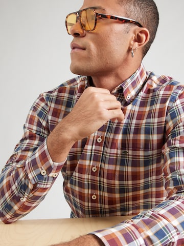 Coupe regular Chemise FYNCH-HATTON en rouge