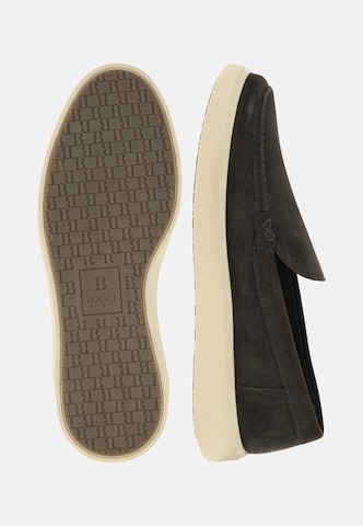 Boggi Milano Slip-ons in Bruin