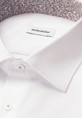 Coupe slim Chemise business 'Schwarze Rose' SEIDENSTICKER en blanc