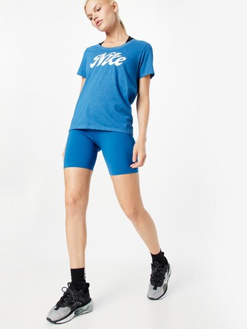 NIKE Skinny Sportshorts in Blau