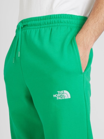 THE NORTH FACE Tapered Παντελόνι 'ESSENTIAL' σε πράσινο