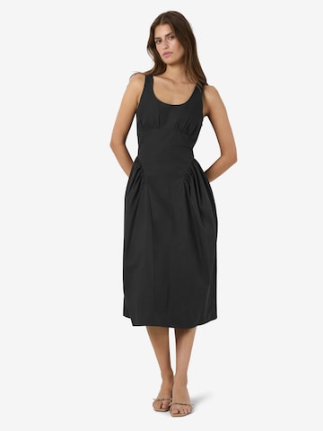 Noisy may Dress 'NMASTA' in Black