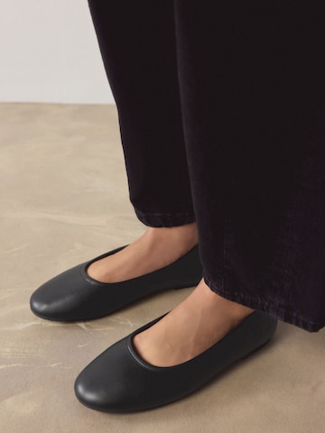 Next Ballerina 'Forever Comfort®' in Black